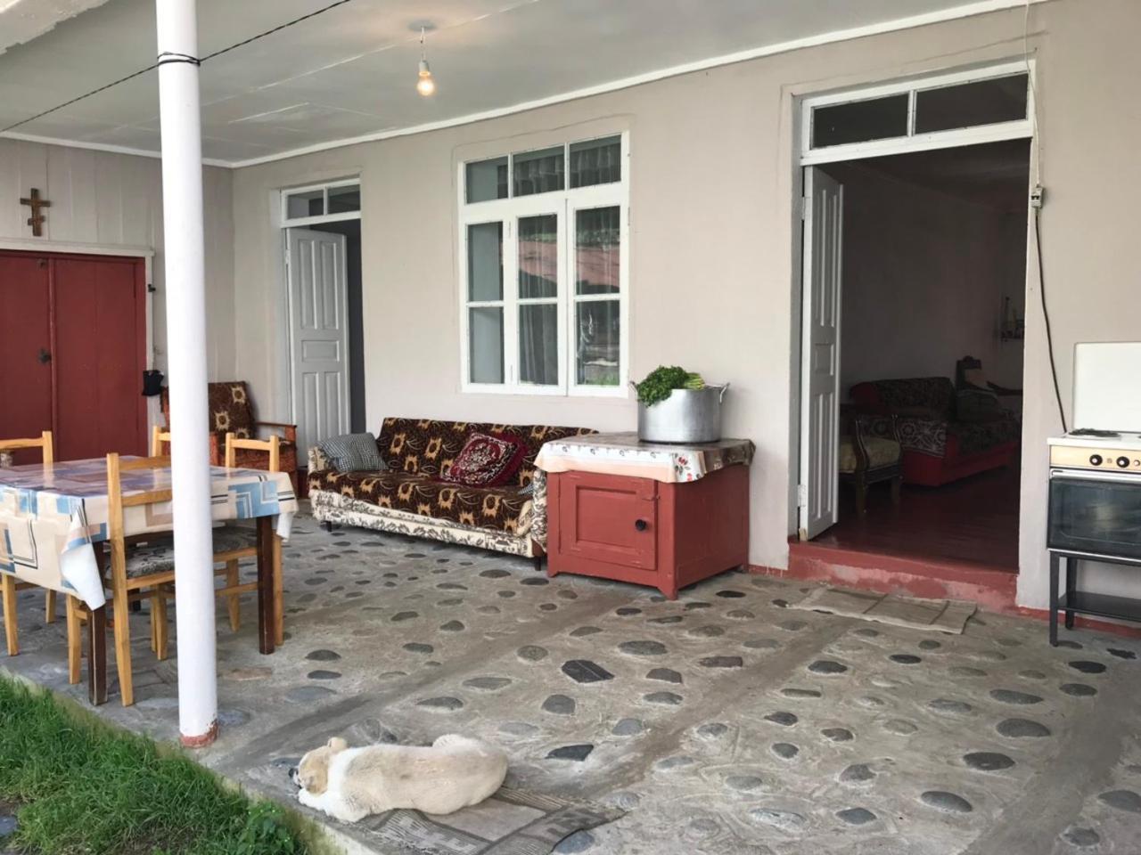 Ciuri'S Guesthouse Zhabeshi Exteriör bild