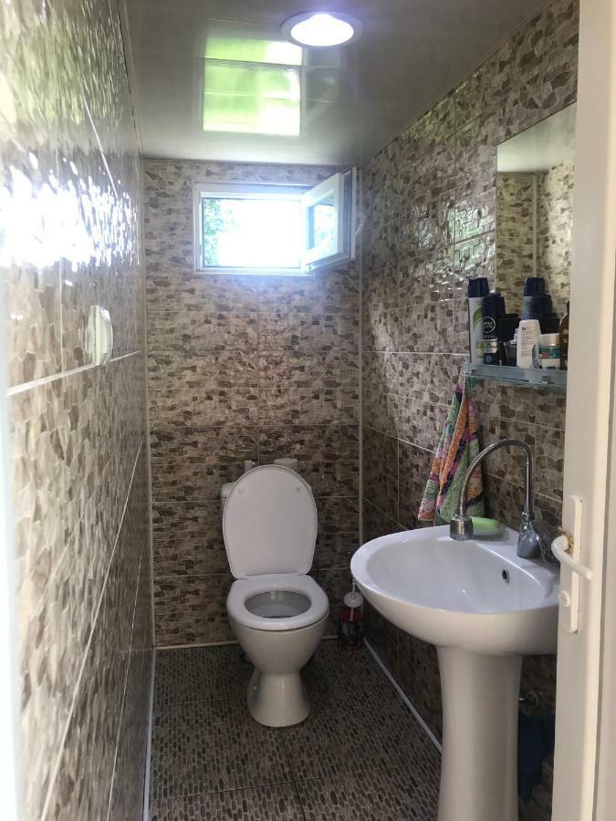 Ciuri'S Guesthouse Zhabeshi Exteriör bild